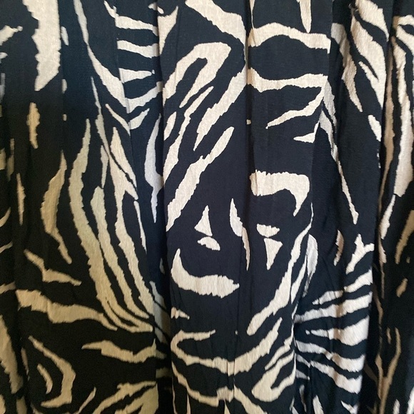Plus size Avenue 18/20 stretch skirt, animal print - Picture 3 of 5